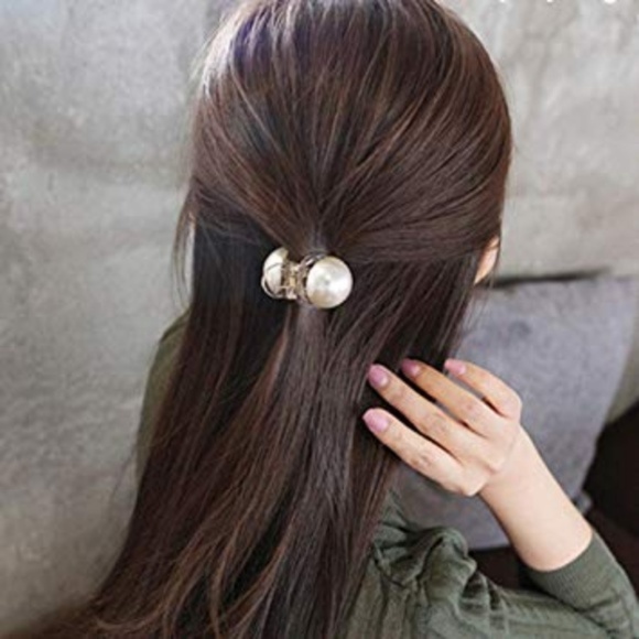 Accessories - Big Pearl Hair Clip - Translucent Grey Base